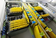 zentrale Glasfaser-Verteilstation im Ort zentrale Glasfaser-Verteilstation im Ort